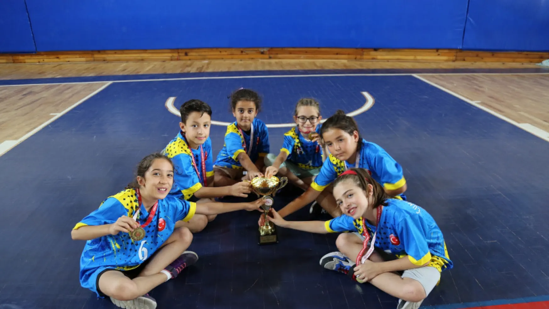 Muğla'da geleneksel çocuk oyunları şampiyonları belli oldu