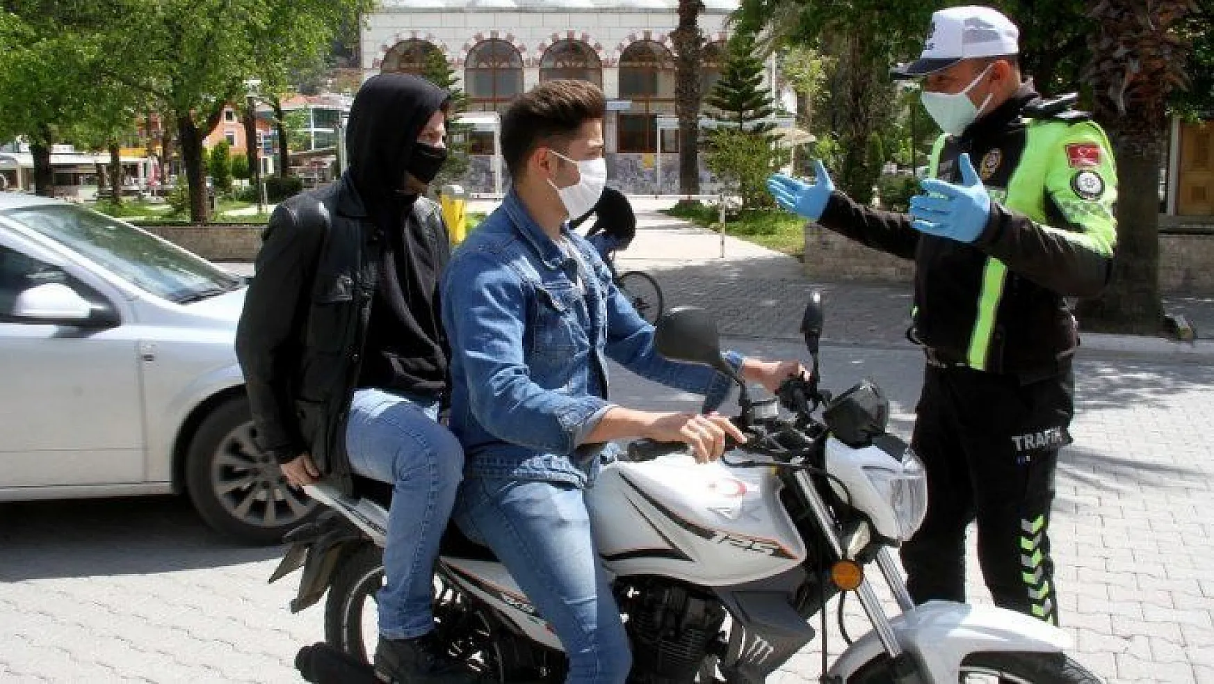 Muğla'da motosiklete 2 kişi binmek yasaklandı