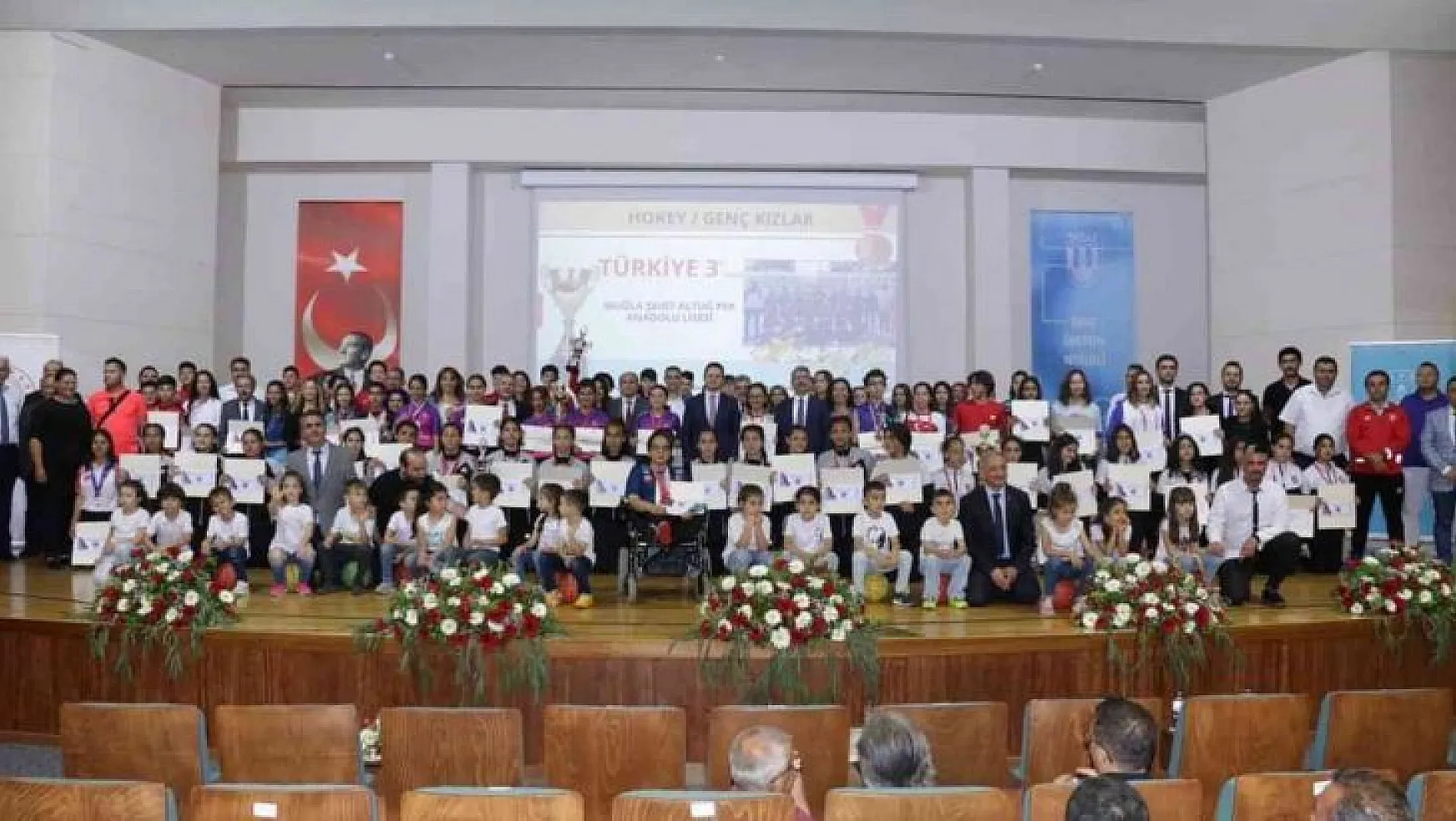 Muğla'da okul sporlarında başarılı öğrenciler ödüllendirildi
