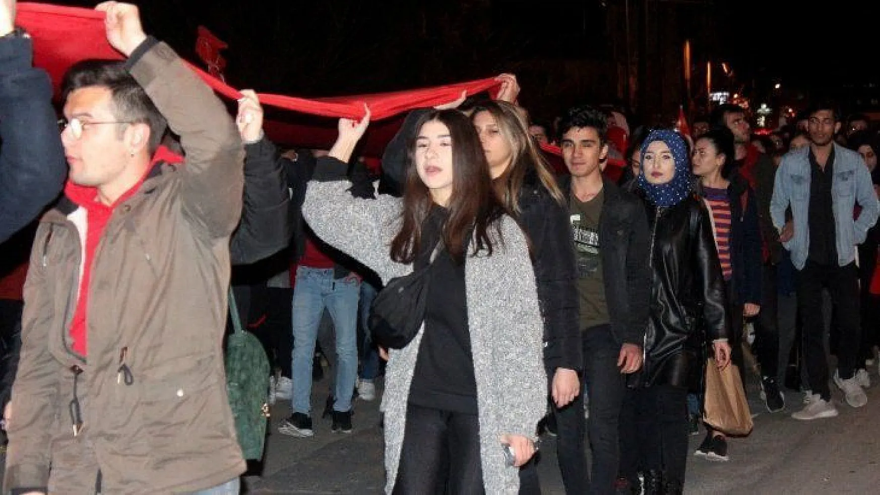 Muğla'da üniversite öğrencileri İdlib Şehitleri için yürüdü
