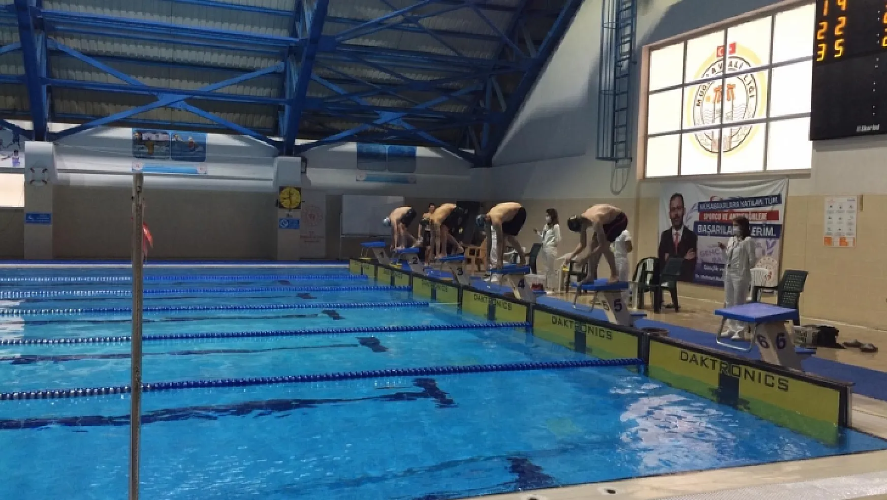 Muğla Kapalı Yüzme Havuzunda İl Yüzme Yarışları yapıldı