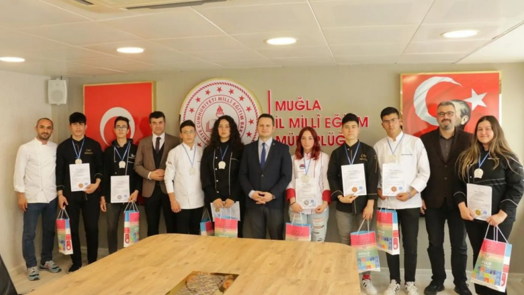 Muğlalı genç aşçılar Avrupa'dan ödülle döndü