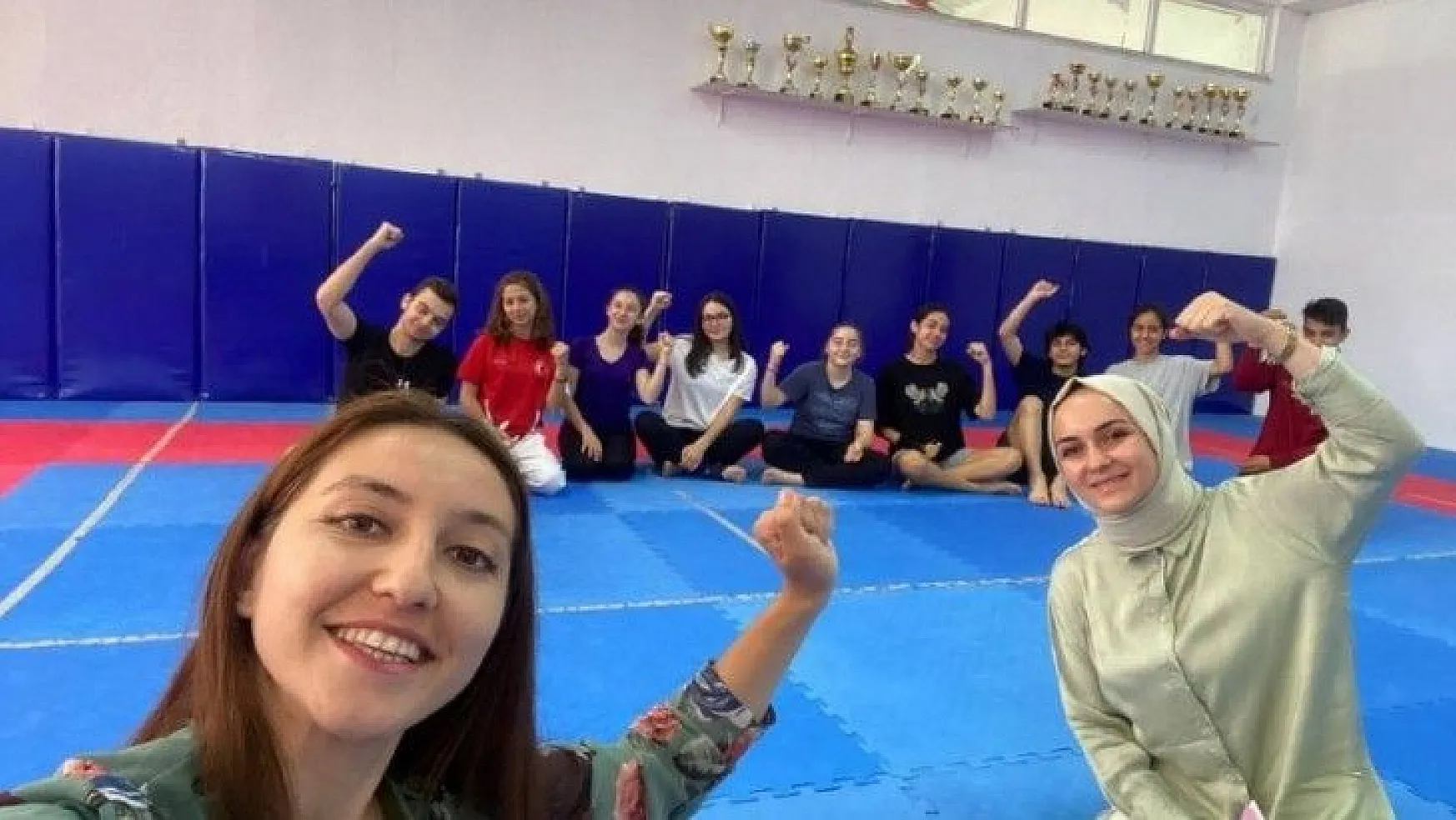 Nursel Özdemir Kurumlarından Milli Karatecilere destek