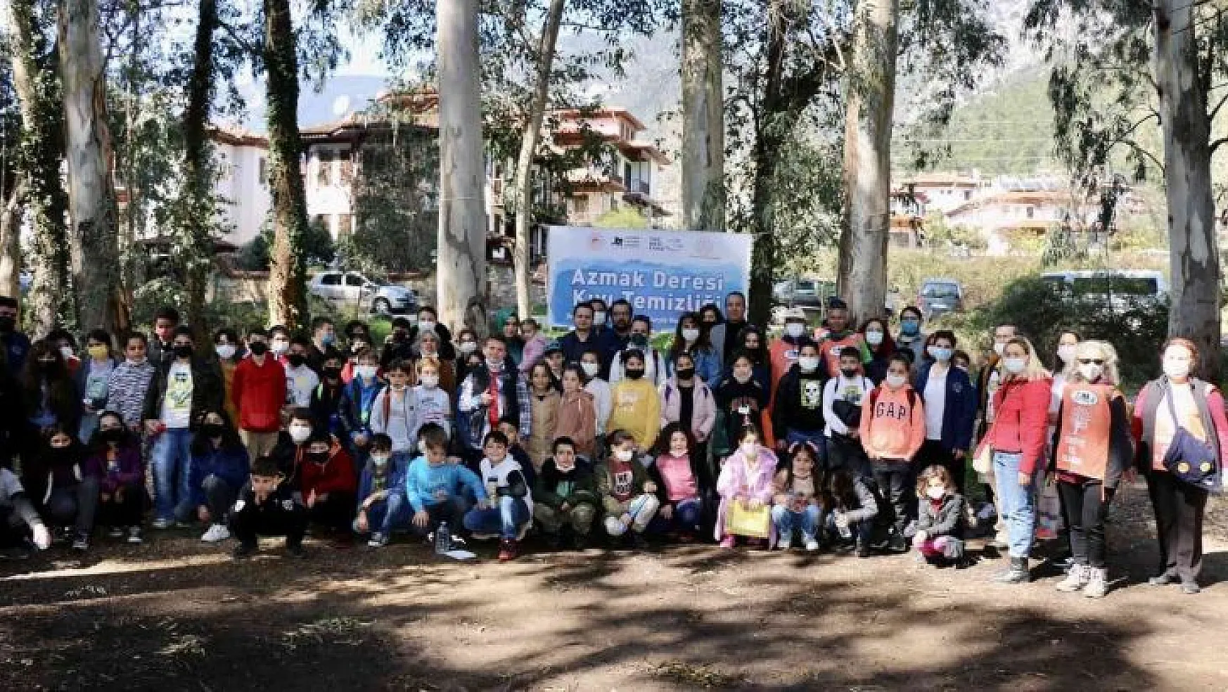 Öğrenciler Sakin Kent Akyaka'da azmak kenarı temizliği yaptı