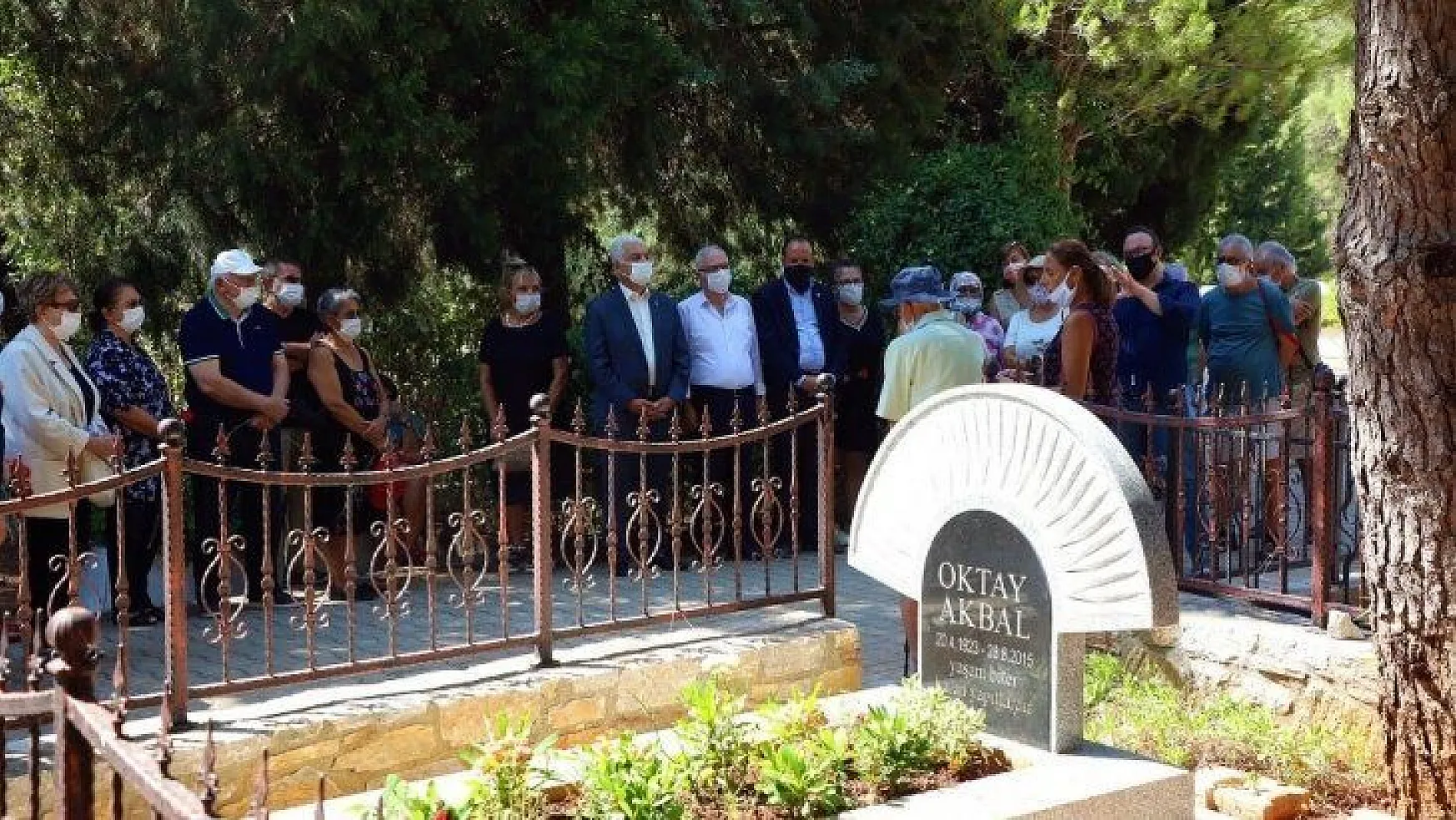 Oktay Akbal mezarı başında anıldı