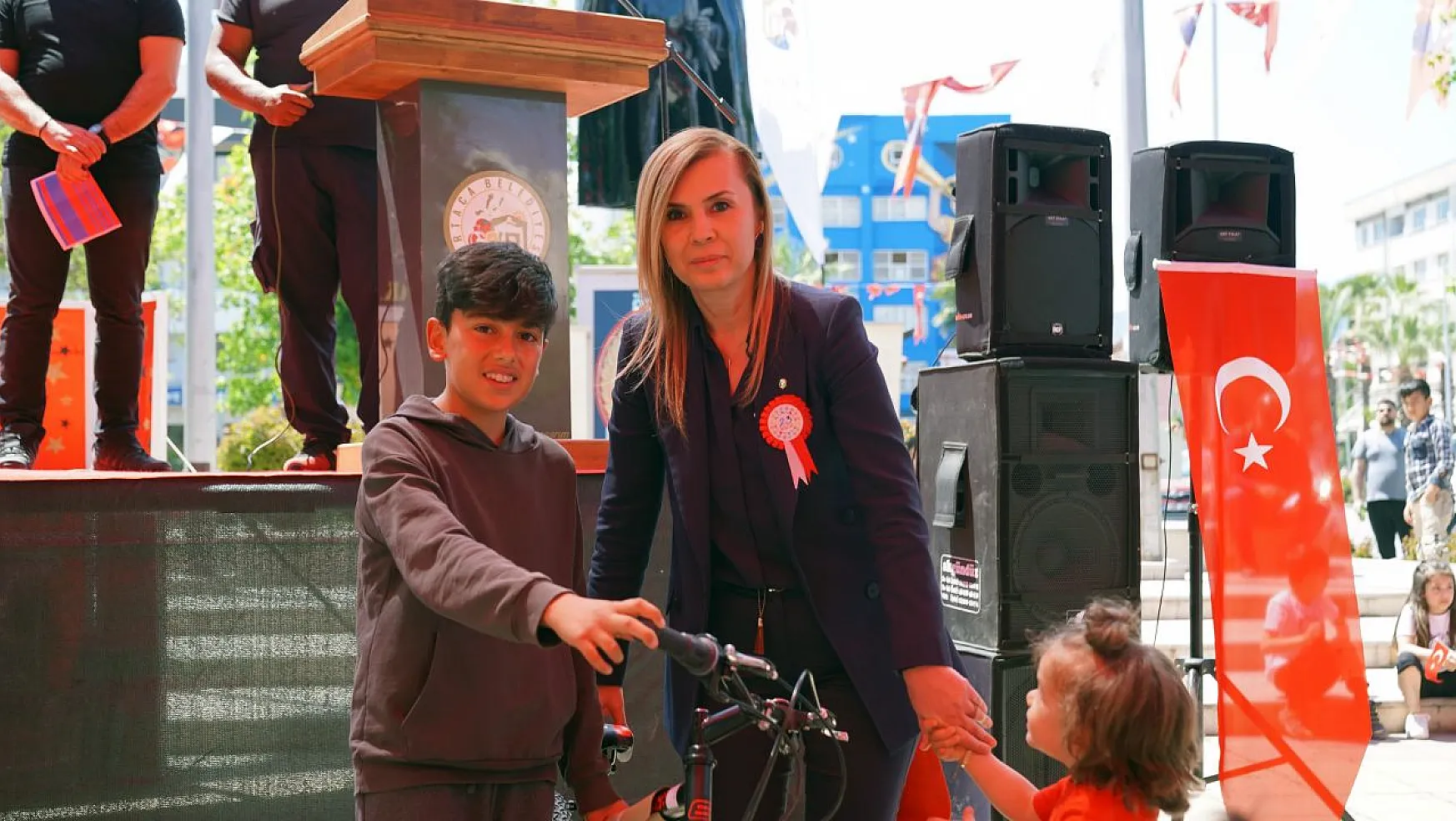 136 çocuğa bisiklet dağıtıldı