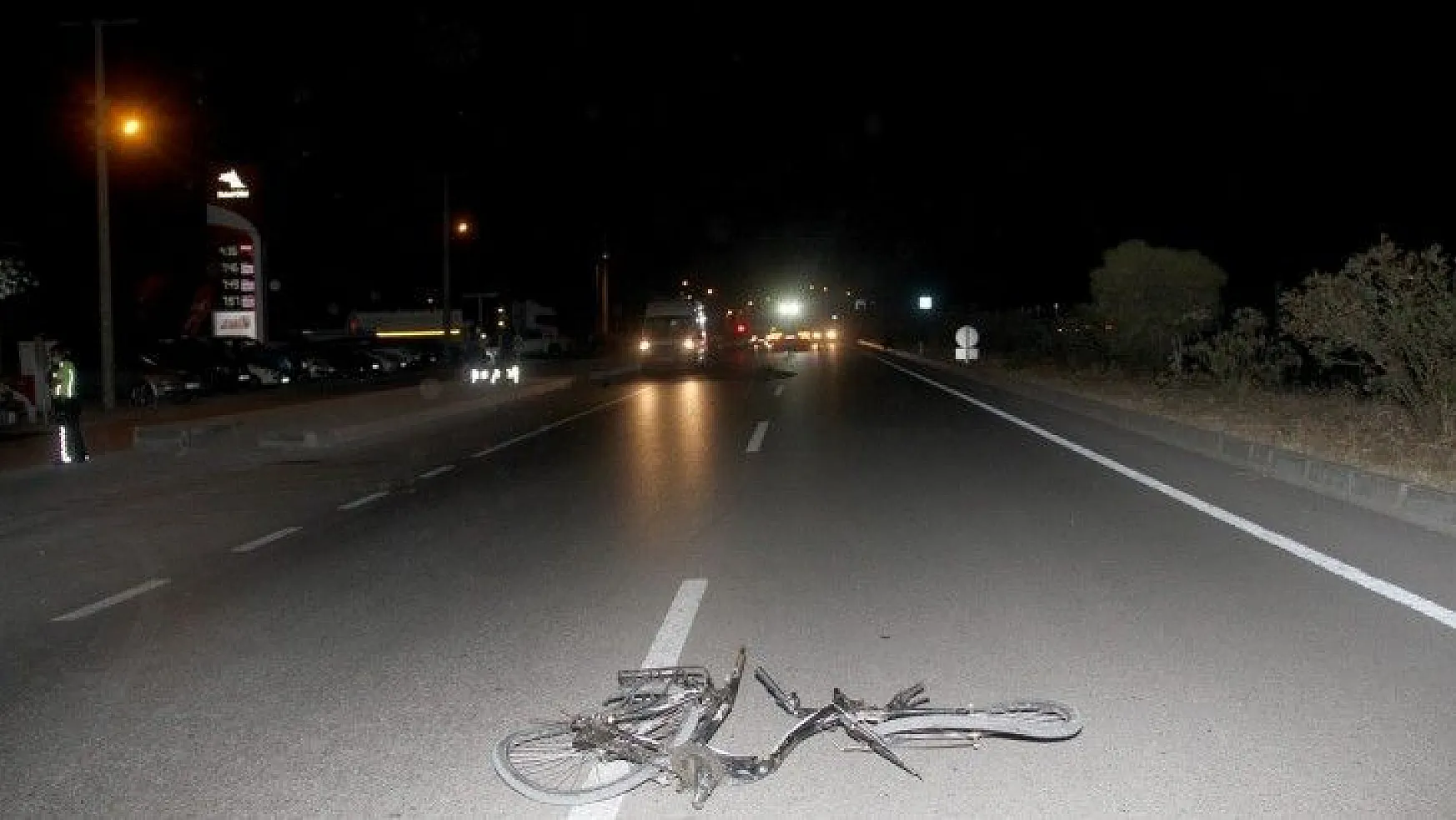 Otomobilin çarptığı bisiklet sürücüsü yaşamını yitirdi