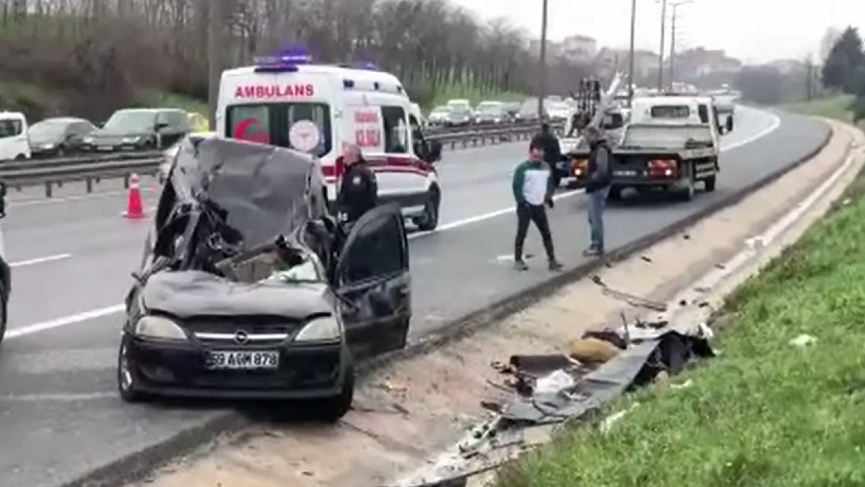 Otoyolda zincirleme kaza: 2 kişi hayatını kaybetti, 4 yaralı
