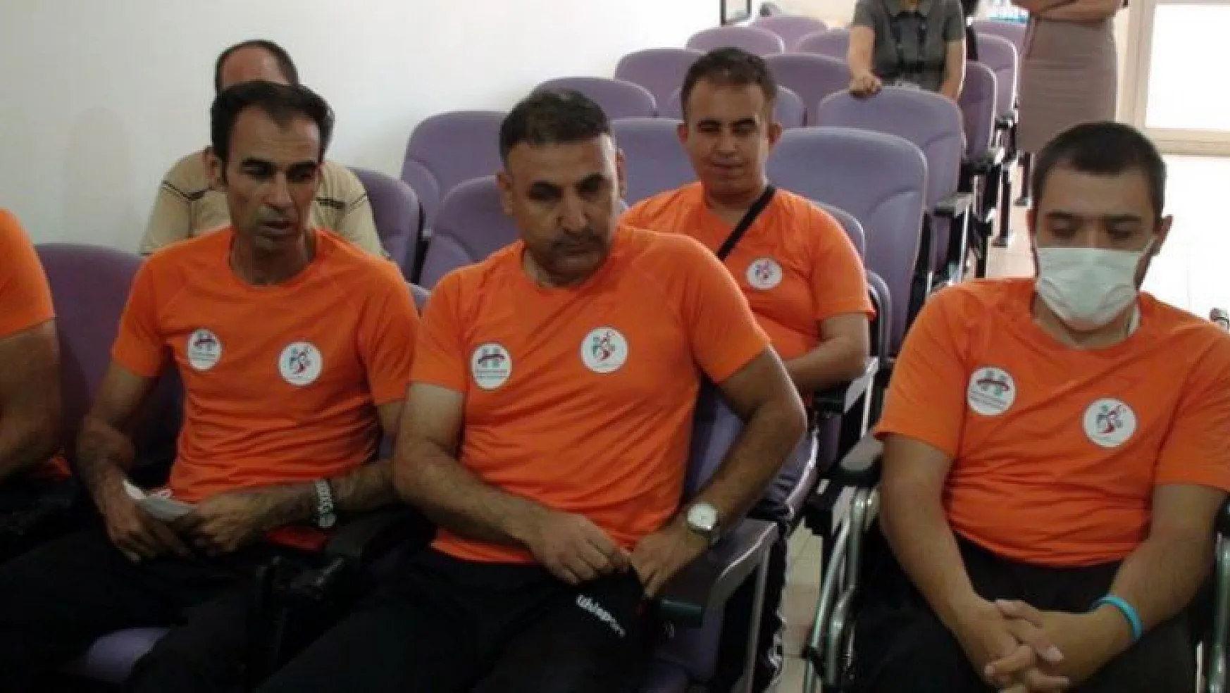 Oturarak voleybol takımı ile Esnaf Hastanesi arasında anlaşma sağlandı
