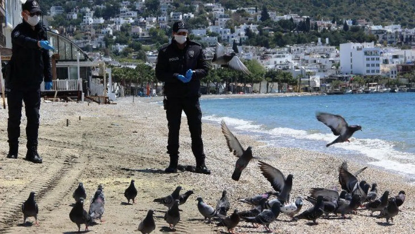 Polis ekipleri, bir yandan devriye attılar diğer yandan güvercinleri beslediler