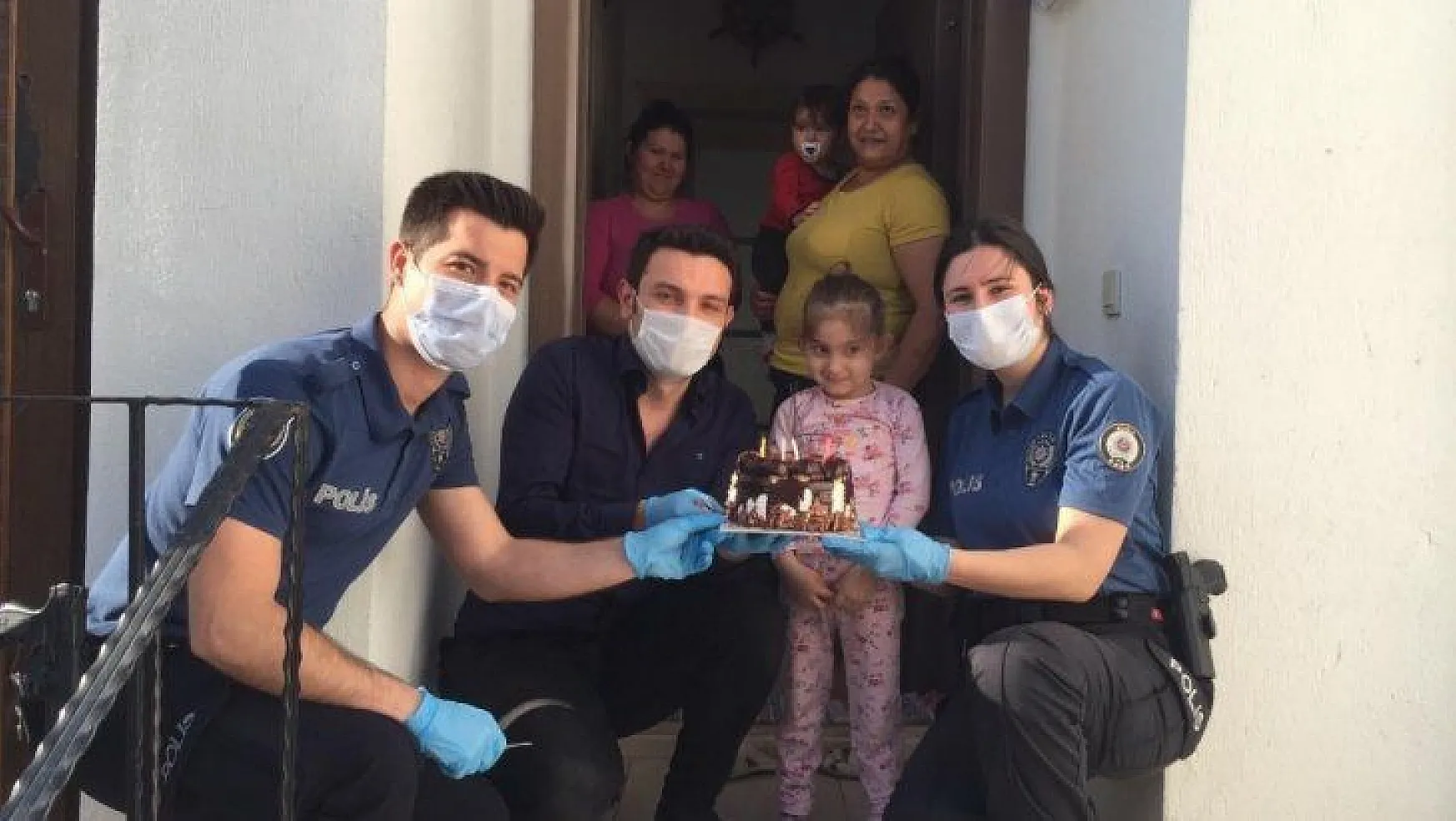 Polis ekiplerinden 5 yaşındaki minik Aysima'ya sürpriz doğum günü
