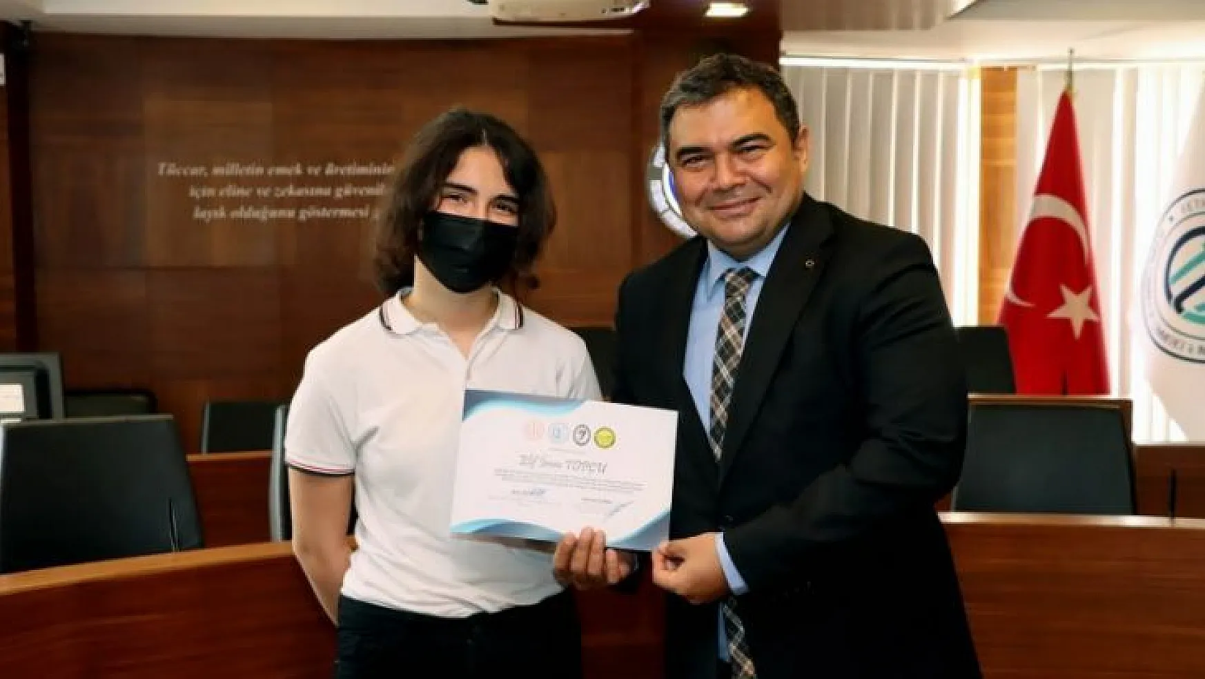 Rusça dil kursuna katılan öğrencilere sertifikaları verildi