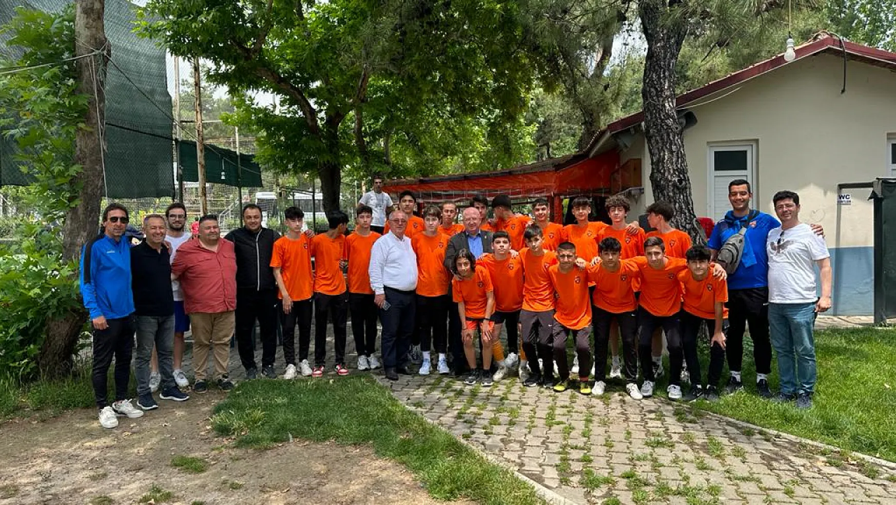 Saburhane Gençlikspor U15 Takımı Türkiye Şampiyonasına Uğurlandı