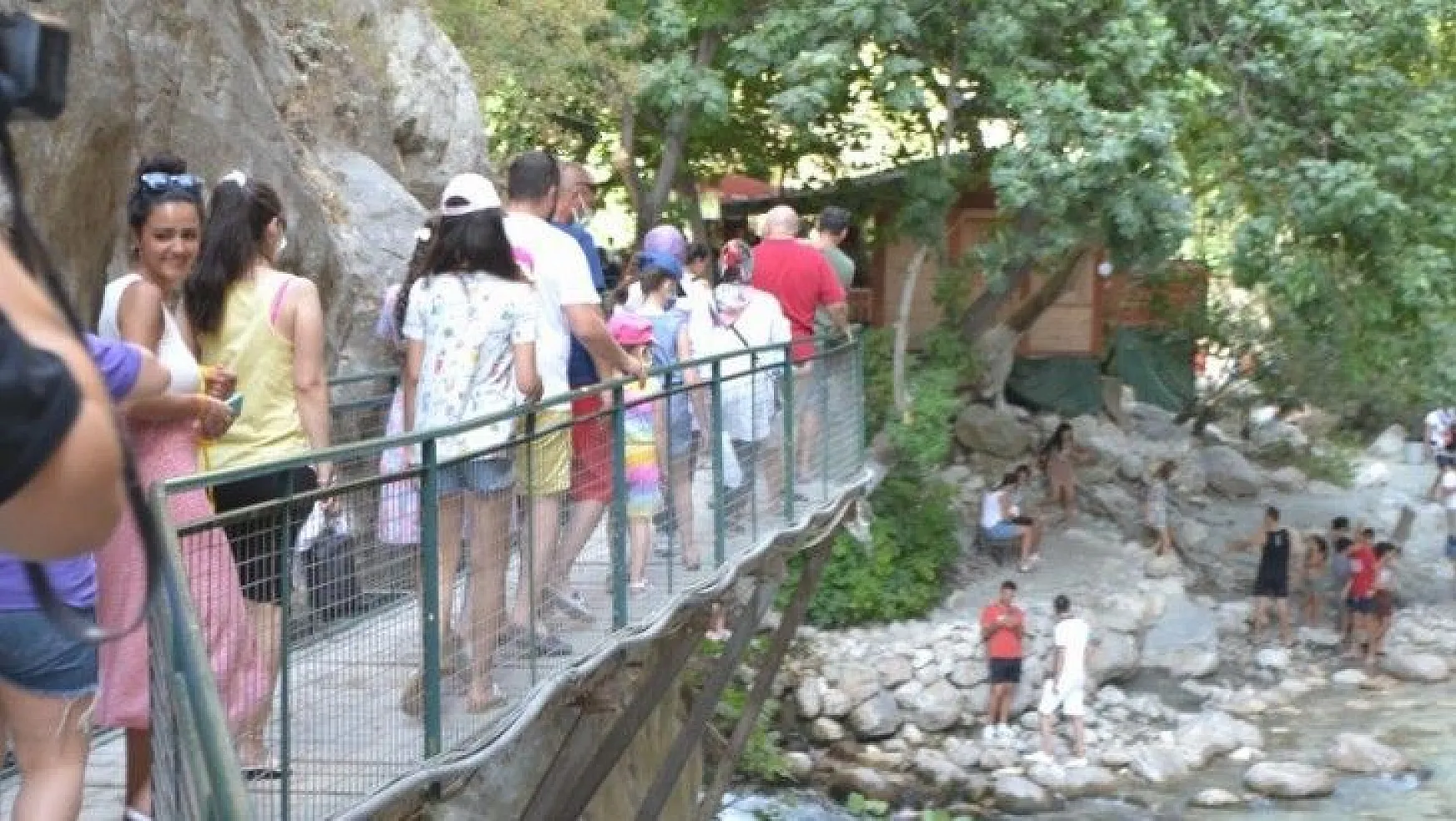Saklıkent Kanyonuna turistler akın ediyor