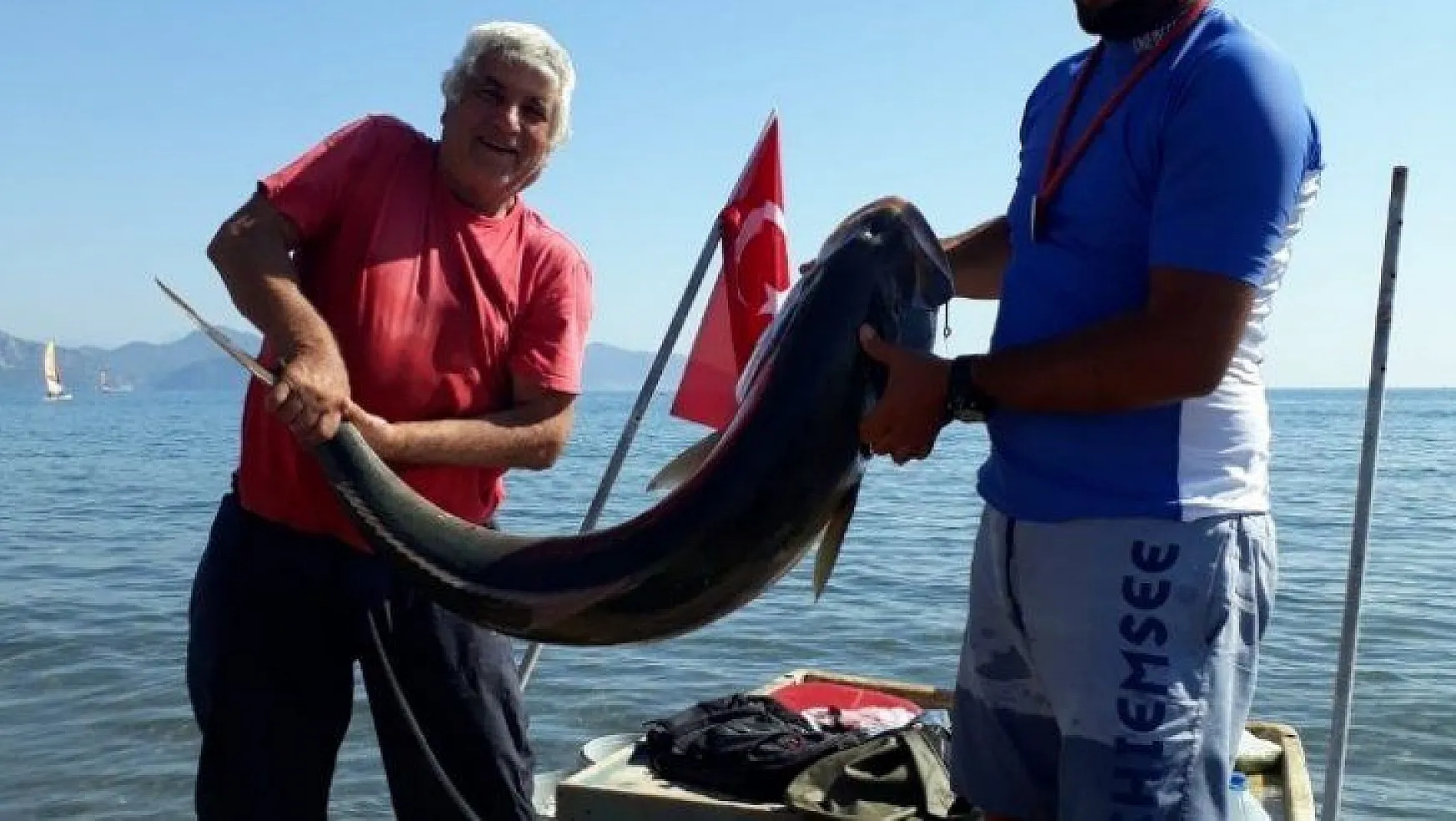 Sarıgerme'de 42 kiloluk Akya balığı görenleri şaşırttı