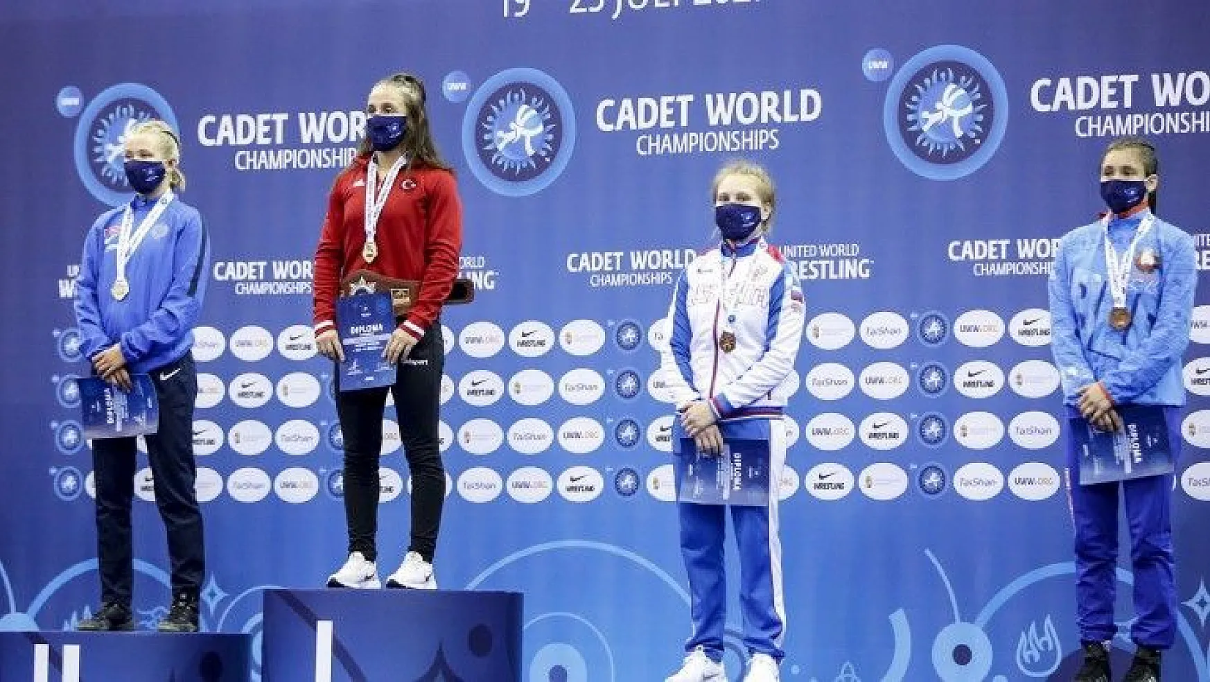 Selvi İlyasoğlu Türkiye'ye ilk altın madalyayı kazandırdı