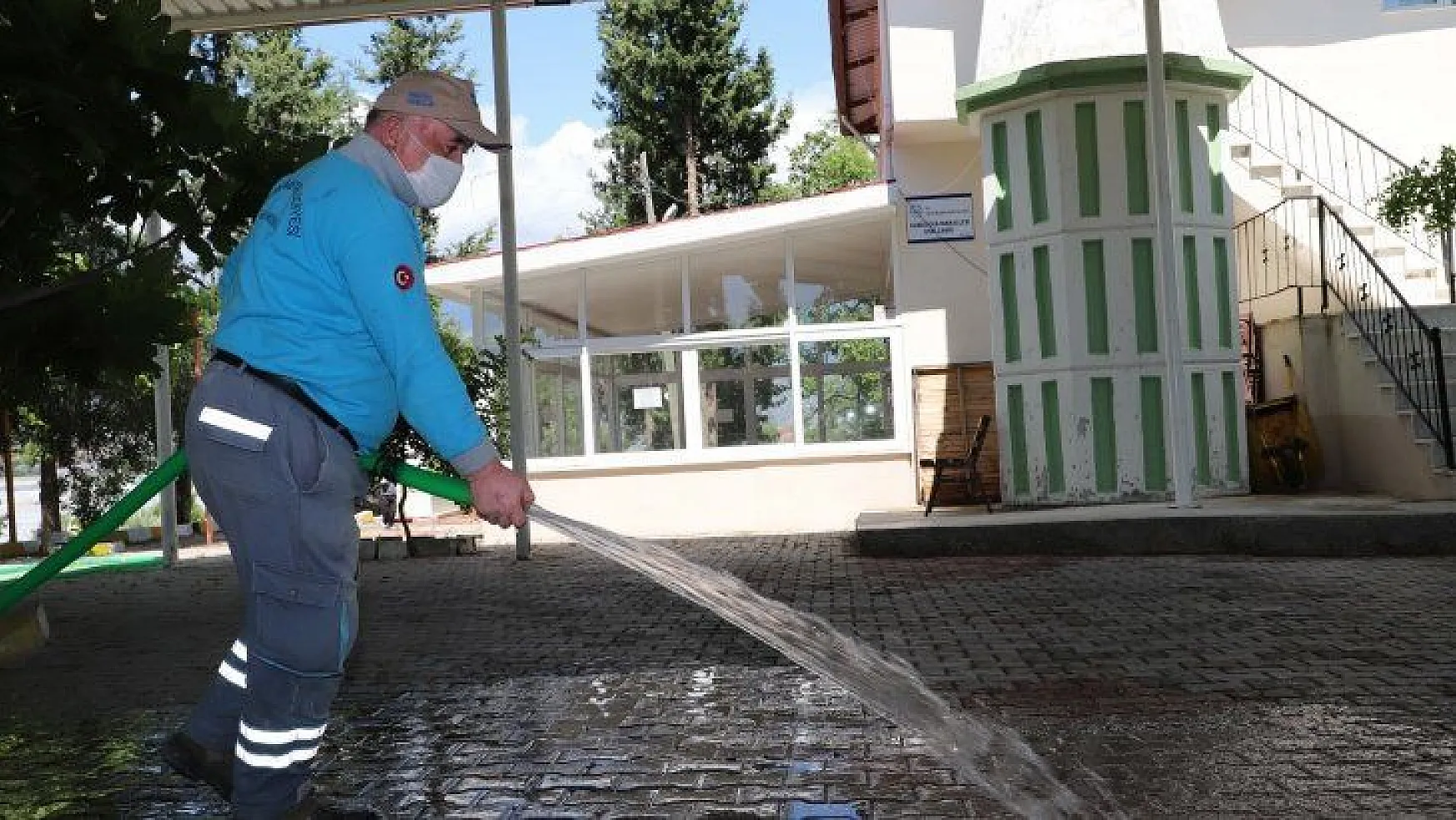 Seydikemer Belediyesi Camilerde Dezenfekte Çalışmalarına Hızla Devam Ediyor