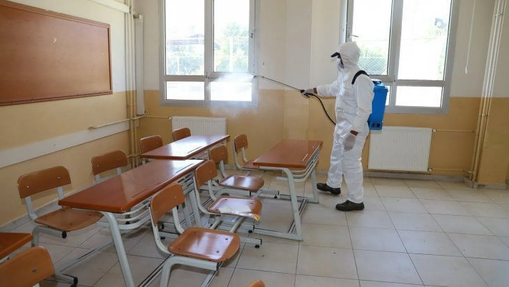 Seydikemer Belediyesi'nden sınav öncesi okullara dezenfeksiyon