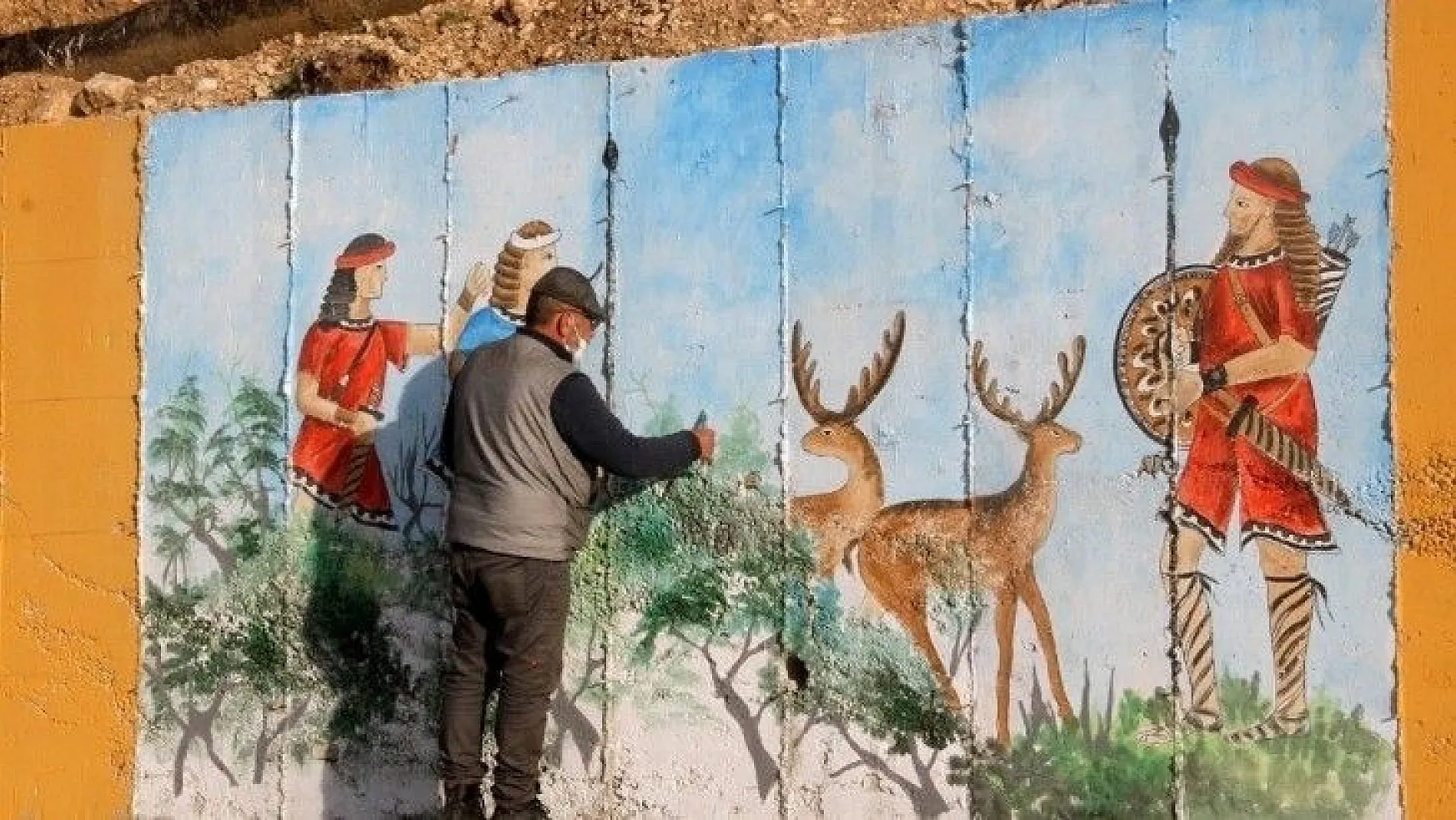 Seydikemer'de antik kent önündeki istinat duvarı tarihle renklendi