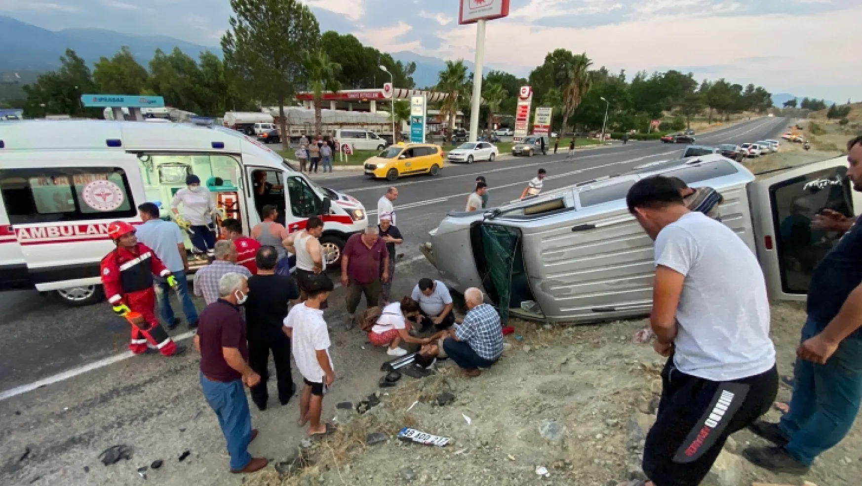 Seydikemer'de trafik kazası 4 yaralı