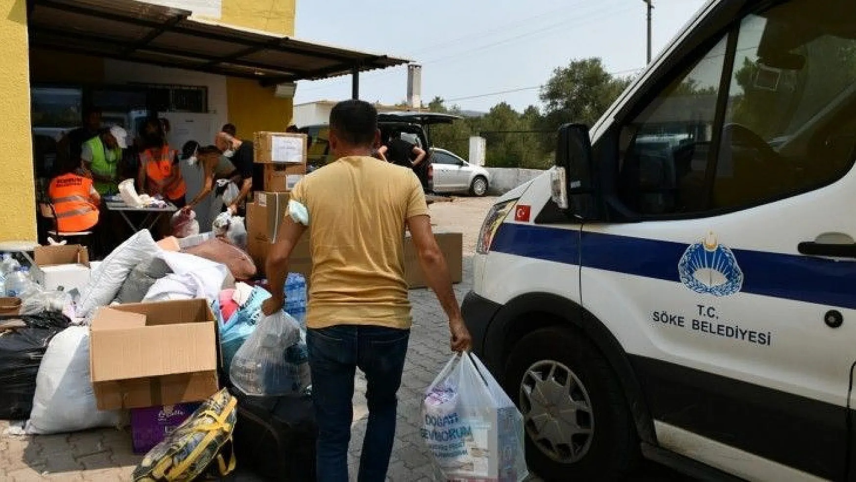 Söke Belediyesi'nin yardım aracı Muğla'nın Bodrum ilçesine ulaştı