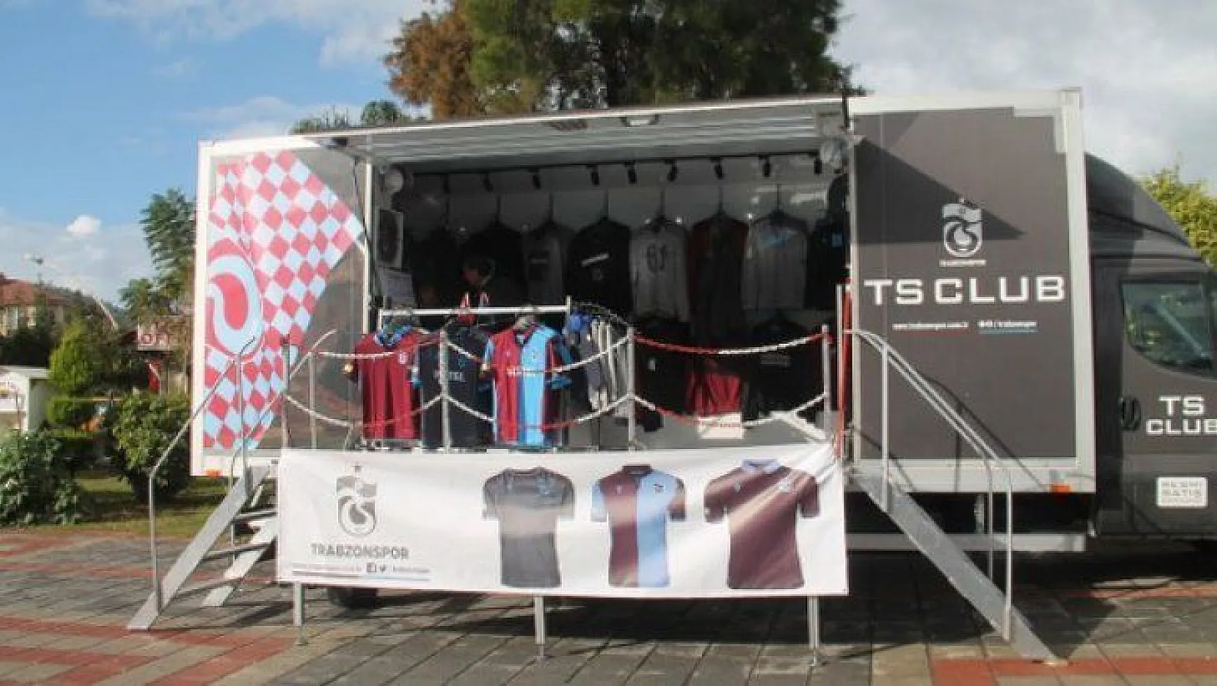 Trabzonspor Tırı Fethiye'de Satış Yaptı
