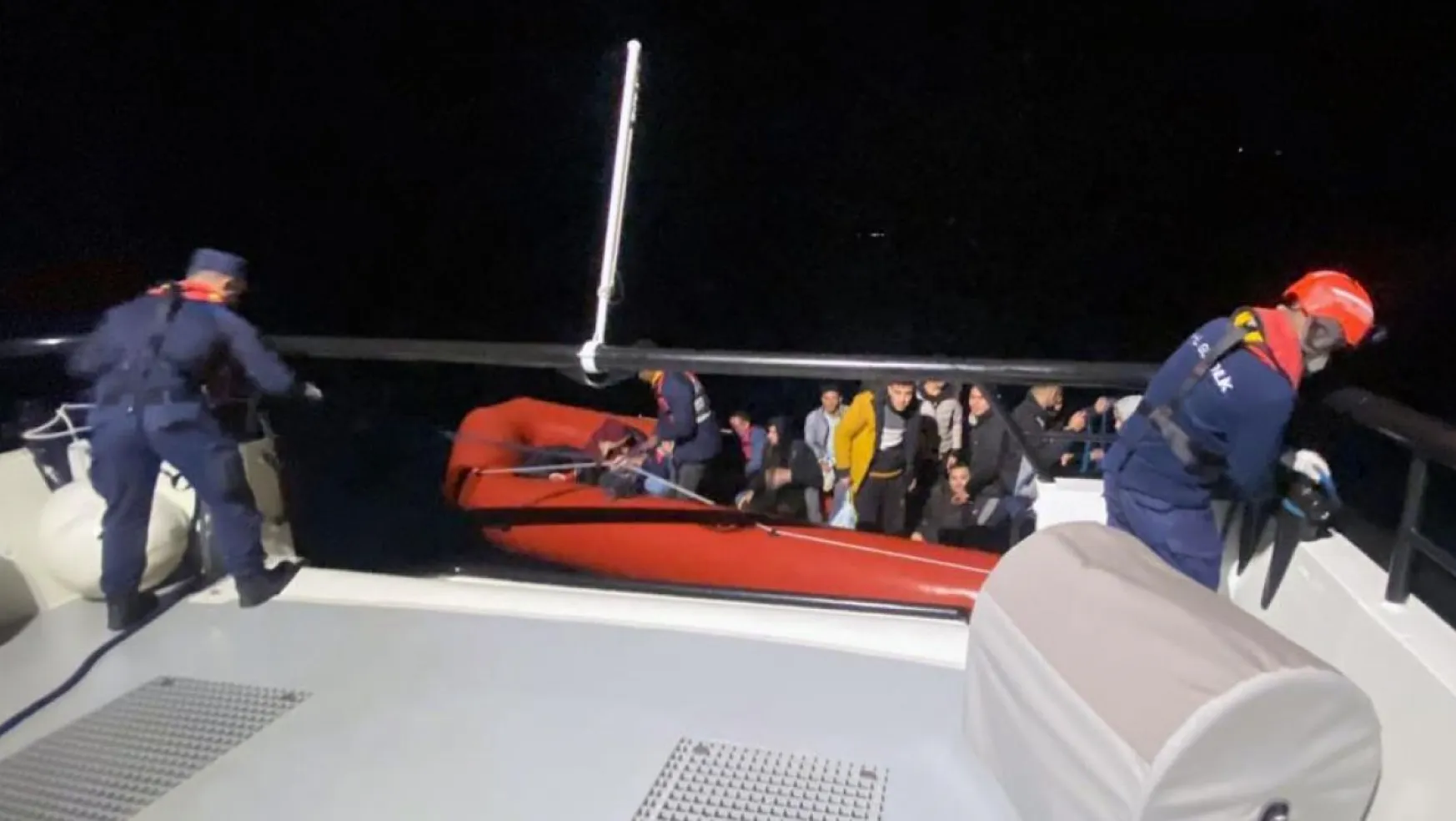 Türk sahil güvenlik ekipleri bölgeye kurtarma botu sevk etti