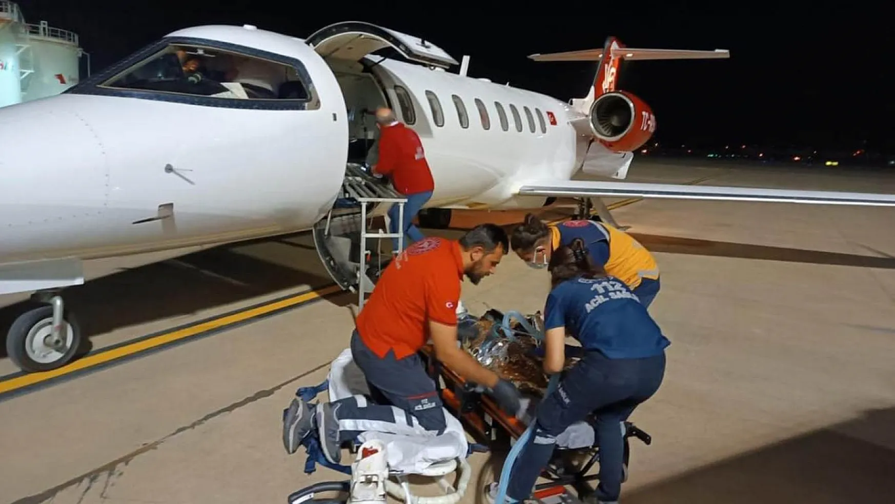 Uçak ambulans 2 yaşındaki çocuk için havalandı