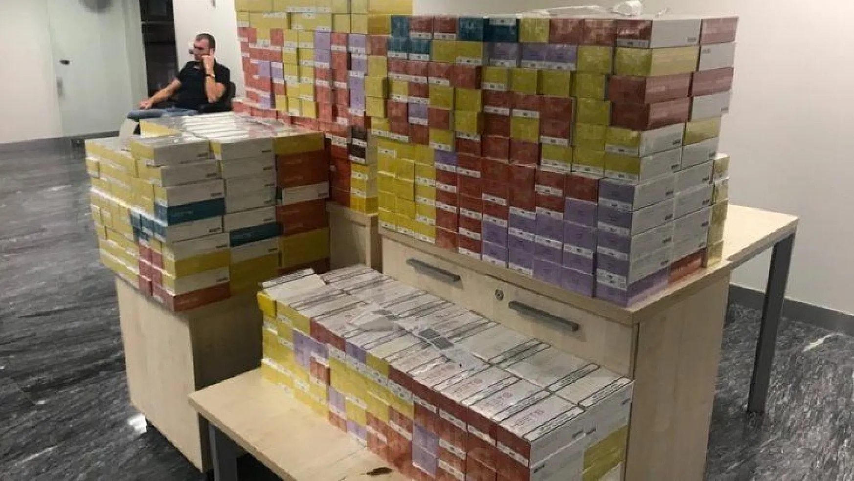 Ukraynalı turist 7 bin 830 paket elektronik sigarayla yakalandı