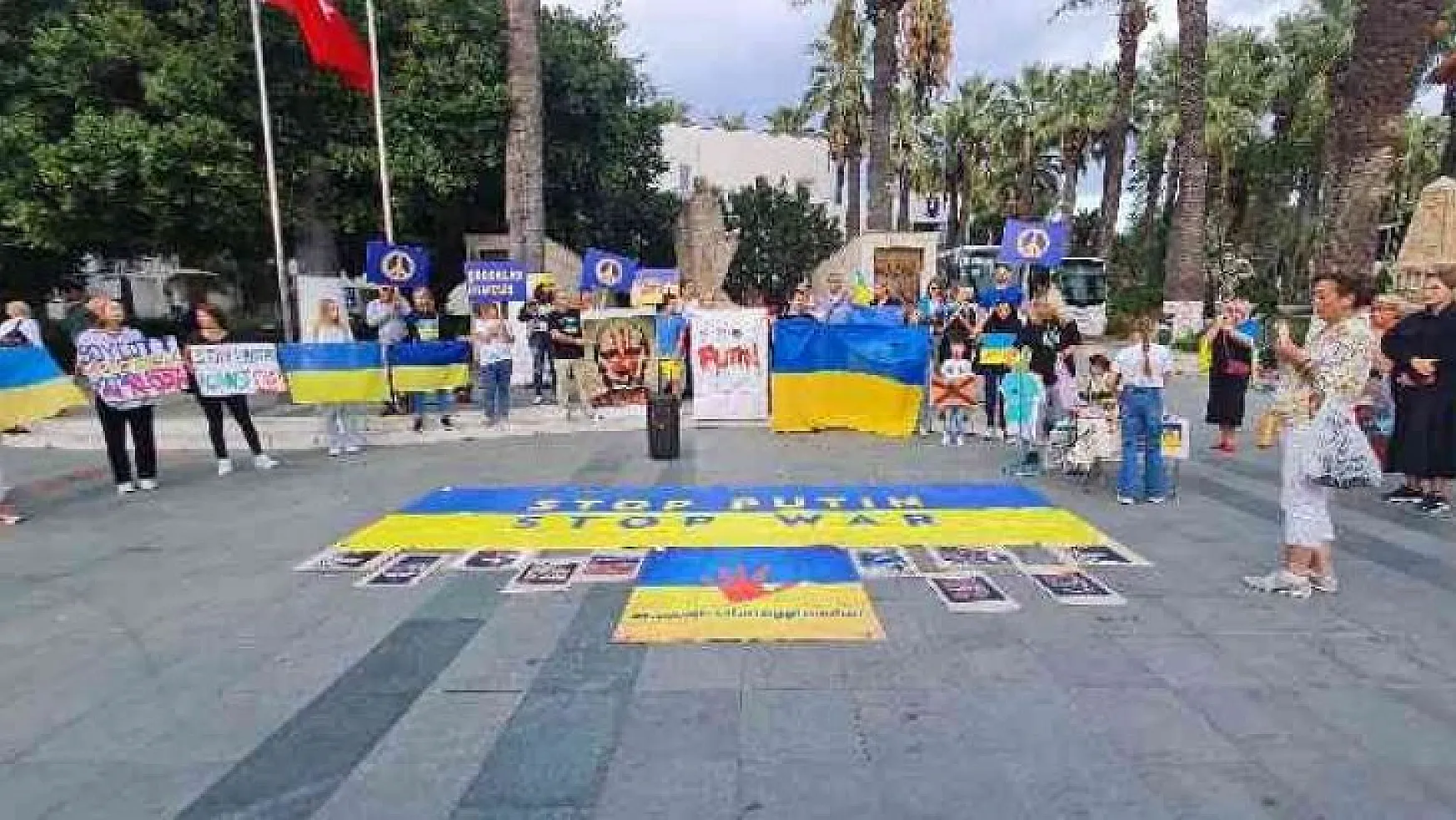 UKRAYNALILAR, RUSYA'YI PROTESTO ETTİ