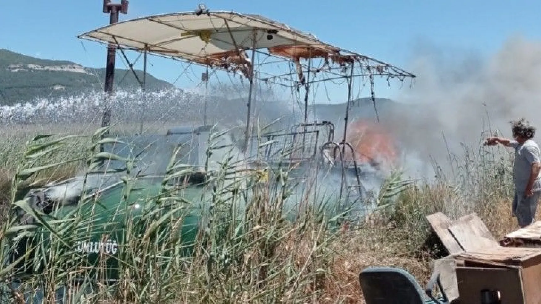 Ula'da tekne yangını