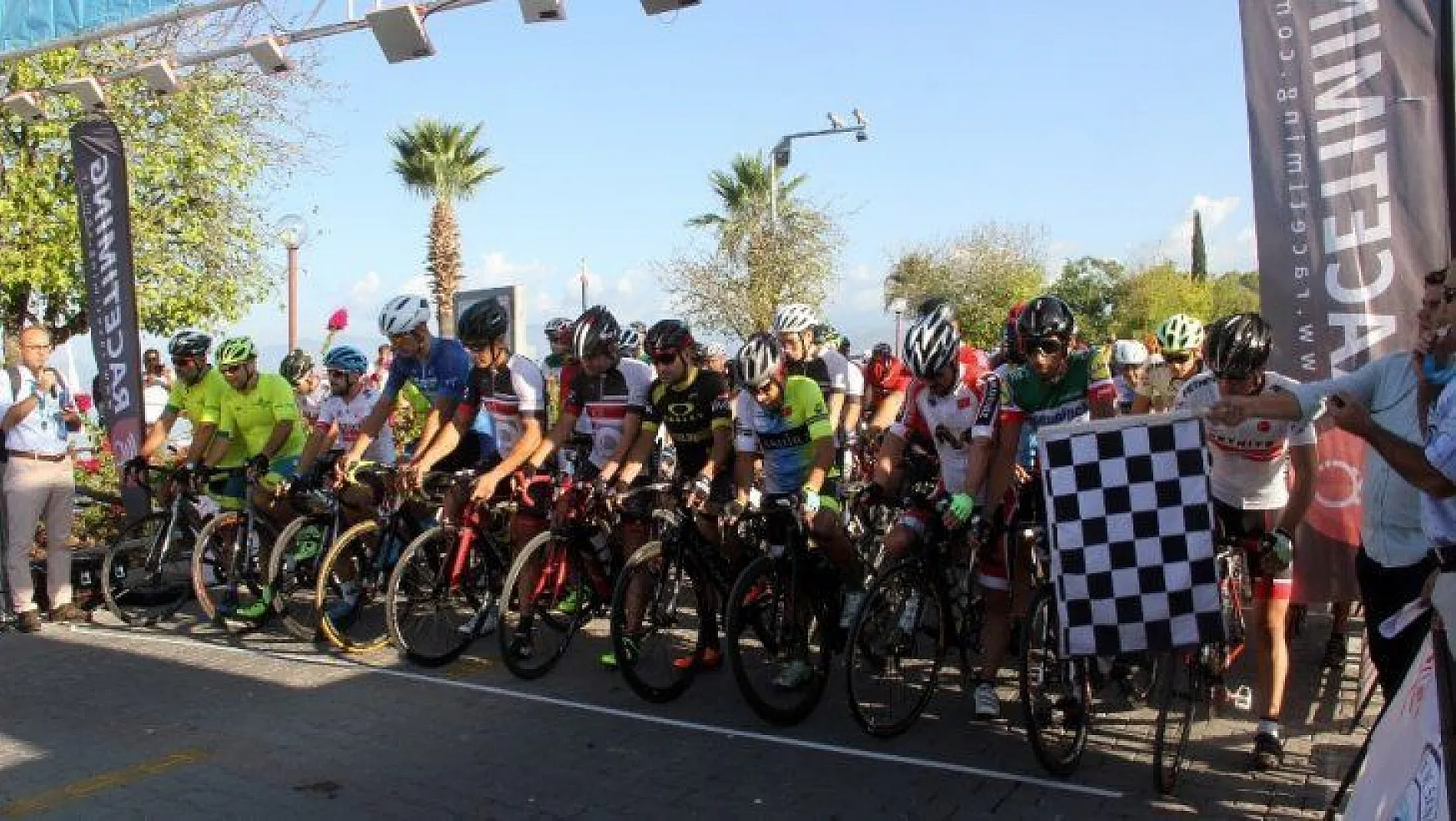 Uluslararası Fethiye Spor Festivali'nde gerçekleştirilen bisiklet yarışı heyecanlı geçti