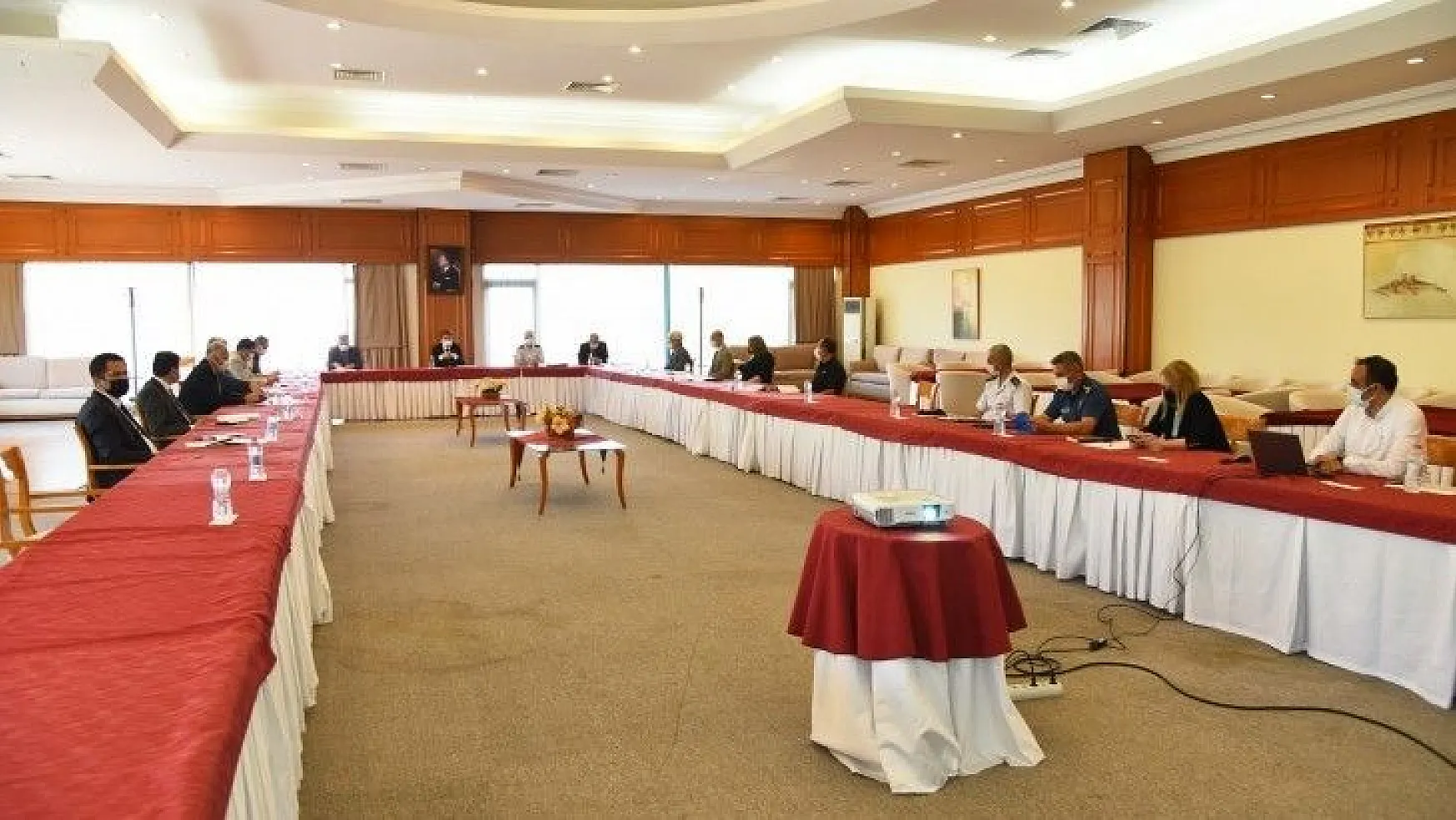 Vali Orhan Tavlı Başkanlığında İl İdare Şube Başkanları Toplantısı Düzenlendi