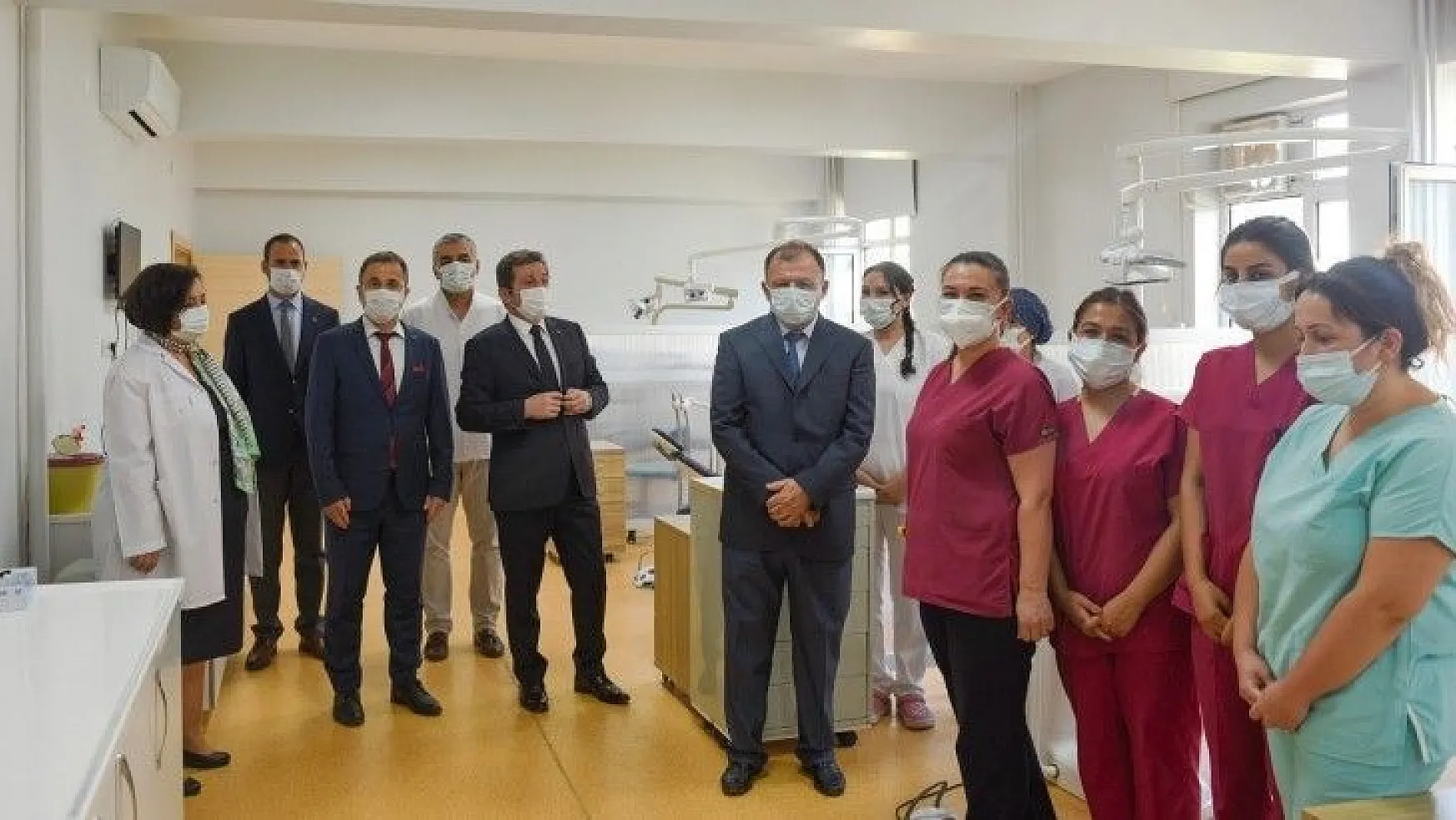 Vali Orhan Tavlı, Diş Hekimliği Fakültesini ziyaret etti