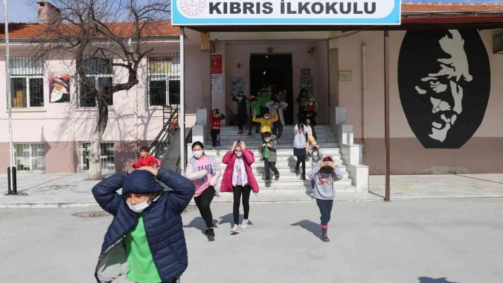 Yatağan Kıbrıs İlkokulu'nda tahliye tatbikatı yapıldı