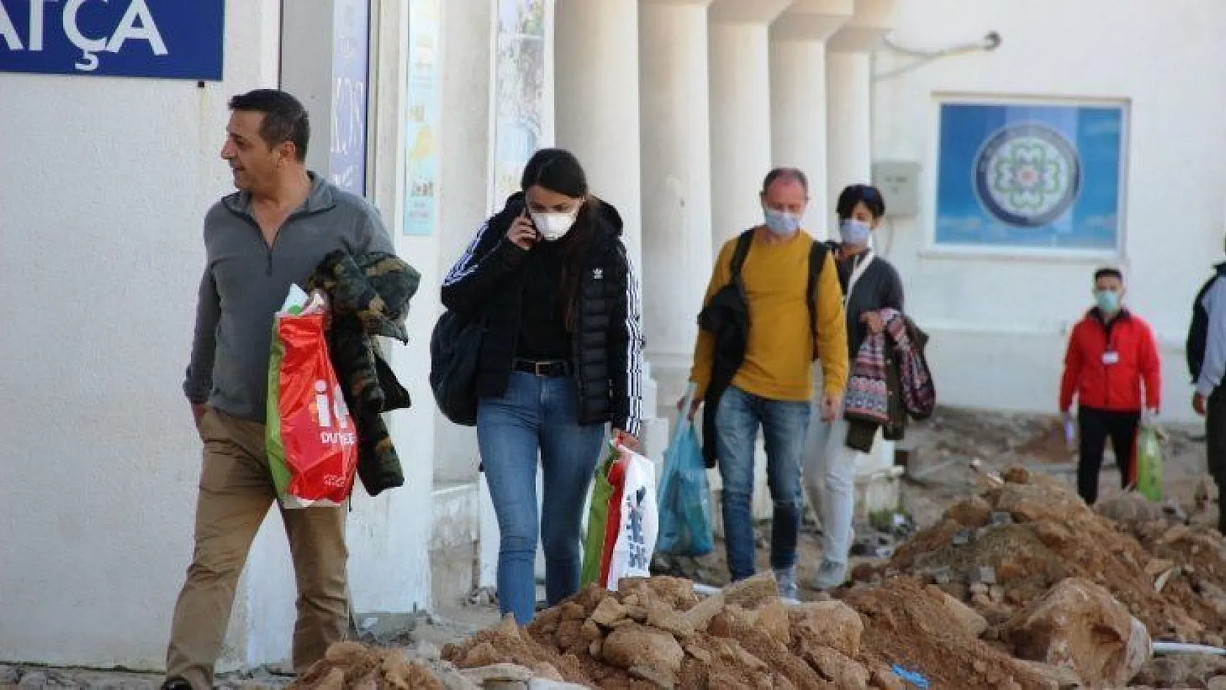 Yunan adasında mahsur kalan vatandaşlar Türkiye'ye ulaştı