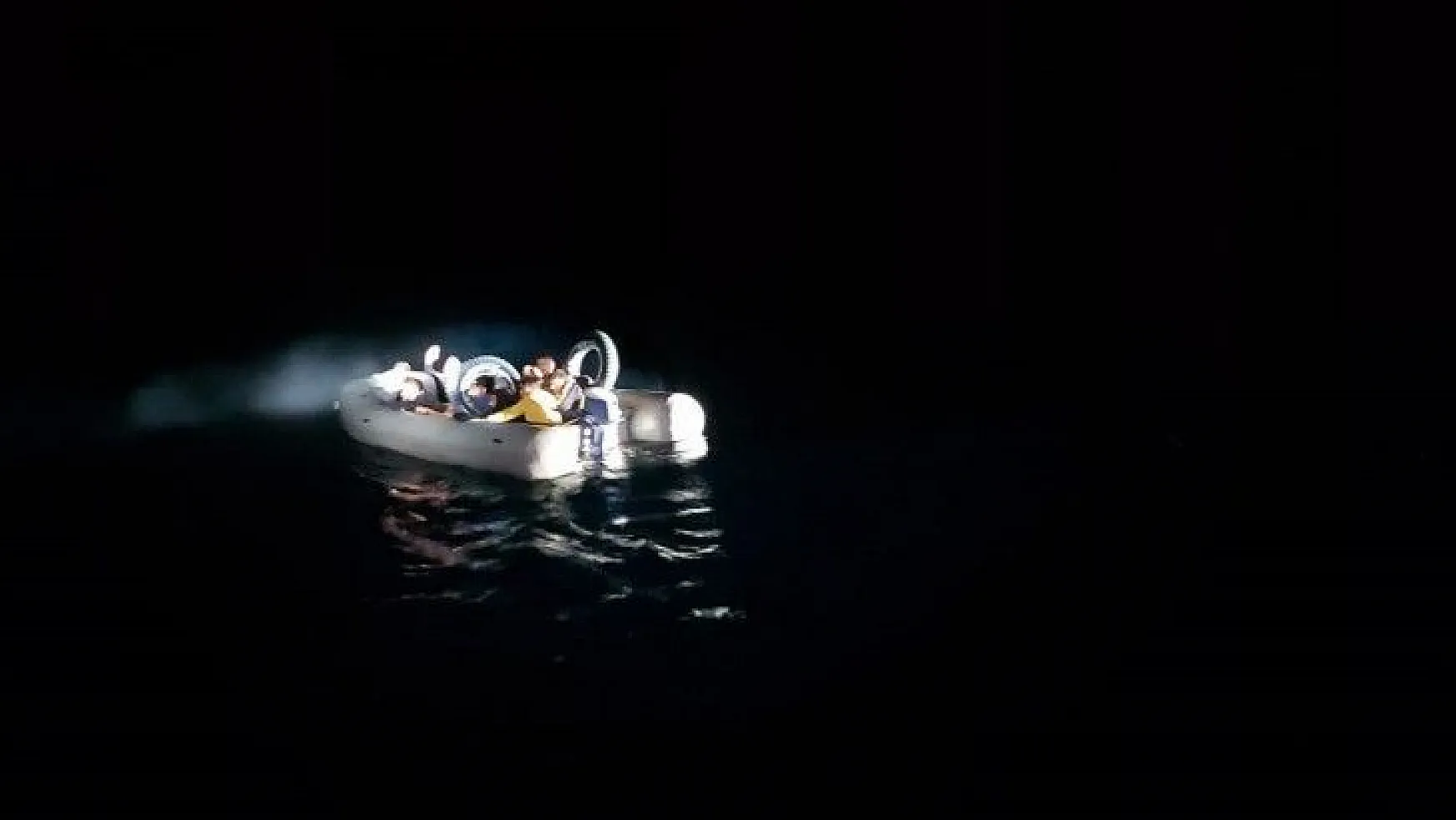 Yunan askerinin geri ittiği göçmenleri Türk Sahil Güvenlik kurtardı