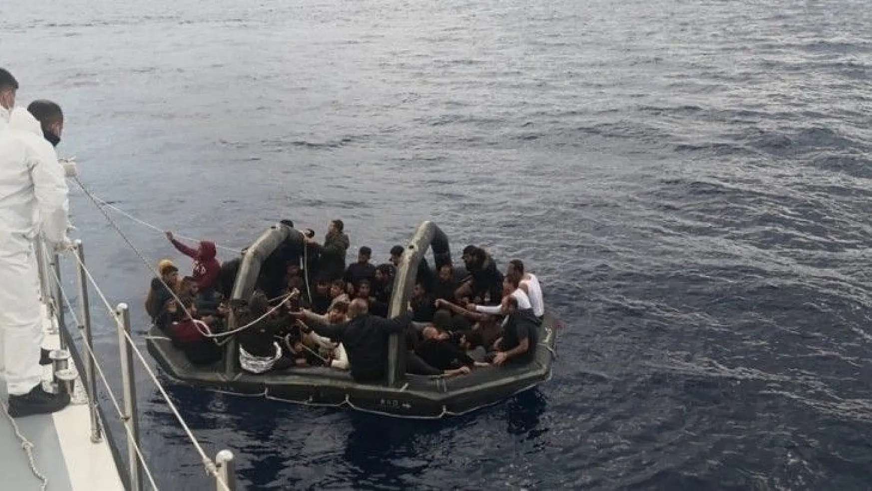 Yunan askerleri sınırları aştı, mültecileri Türk karasularına bırakıp kaçtı