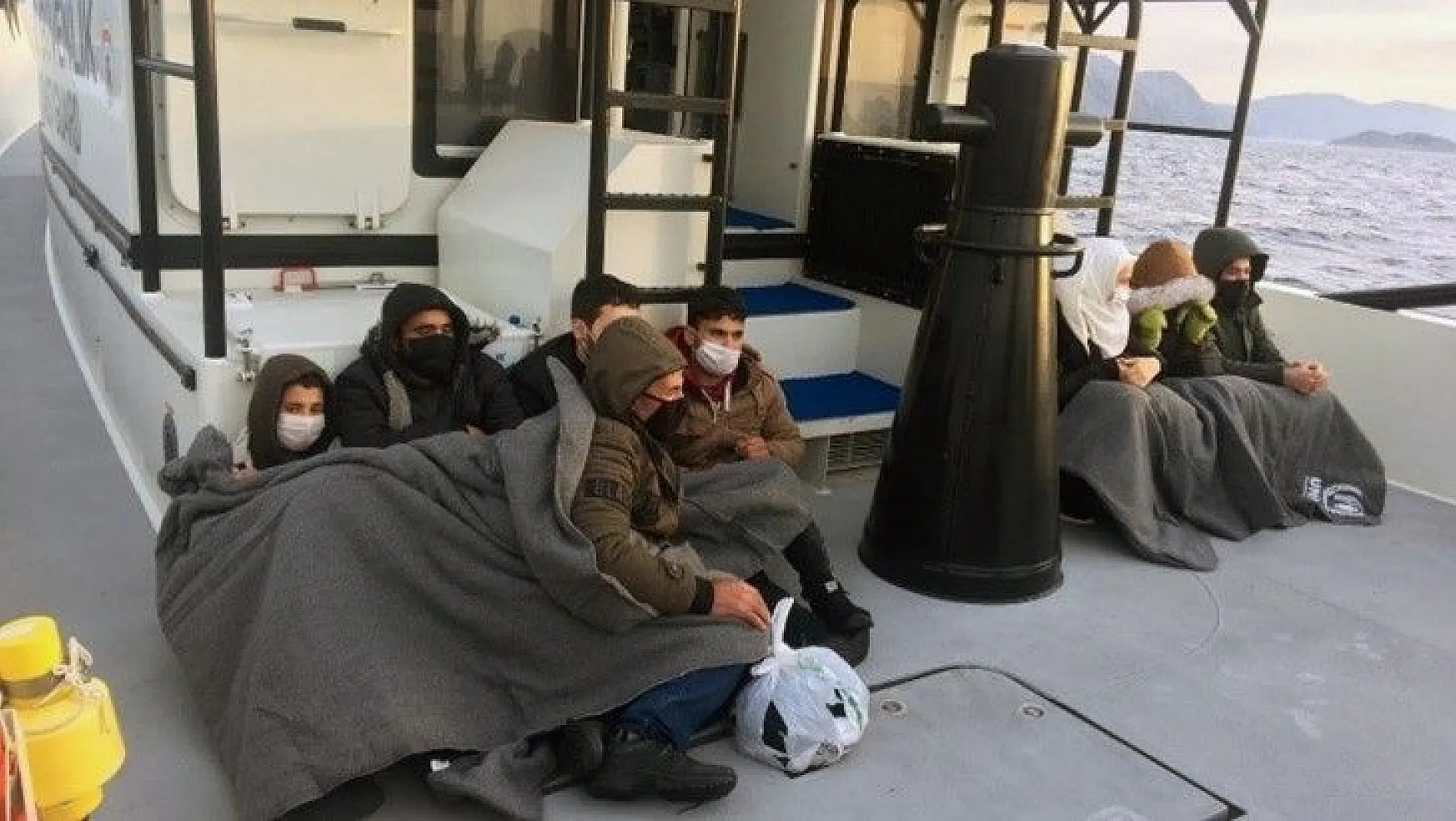 Yunanistan tarafından geri itilen 8 düzensiz göçmen kurtarıldı   