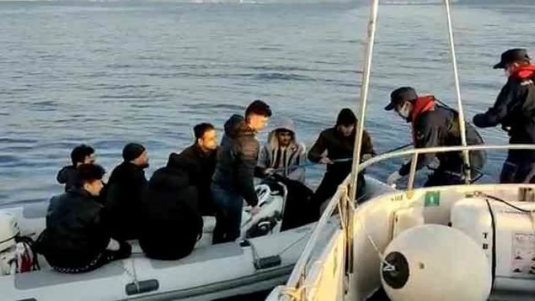 Yunanlılar Türk karasularına itti, 8 göçmen kurtarıldı