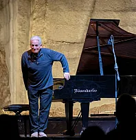23. Uluslararası Gümüşlük Müzik Festivali'nde ABD'li piyanist Craig Sheppard konser verdi