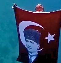 Akyaka'da Cumhuriyet Bayramı'nı su altında kutladılar