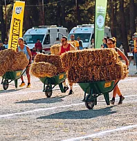 Akyaka'da Sporcular Köy İşlerinden Esinlenilen Etaplarda Kıyasıya Yarıştı