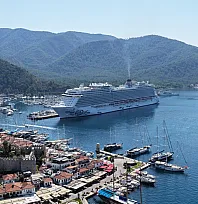 'Aroya' kruvaziyeri Marmaris'e 2 bin 667 turist getirdi