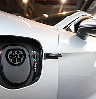Avrupa'da elektrikli araç devrimi büyürken rekabet sahası fiyat ve enerjiye kayıyor