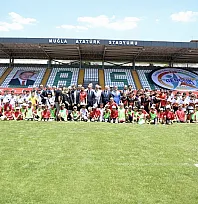 Bakan Bak, Muğla'da Kano Milli Takımı sporcularıyla bir araya geldi