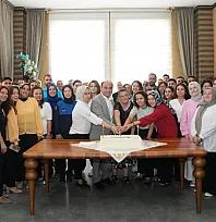 Başkan Akdenizli'ye Çalışma Arkadaşlarından Doğum Günü Sürprizi