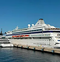 Bodrum'a iki gemi birden geldi