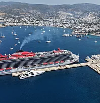 Bodrum'a 'Scarlet Lady' kruvaziyeriyle 2 bin 521 turist geldi