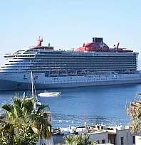 Bodrum'a 'Scarlet Lady' kruvaziyeriyle 2 bin 603 turist geldi